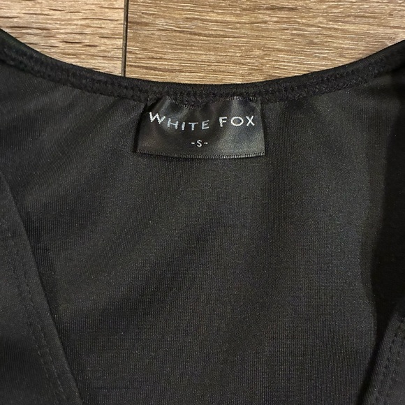 White Fox | Closing In Long Sleeve Crop Top in Black Size Small - Picture 4 of 4